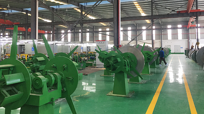 為什么工業管道生產離不開高性能不銹鋼制管機？